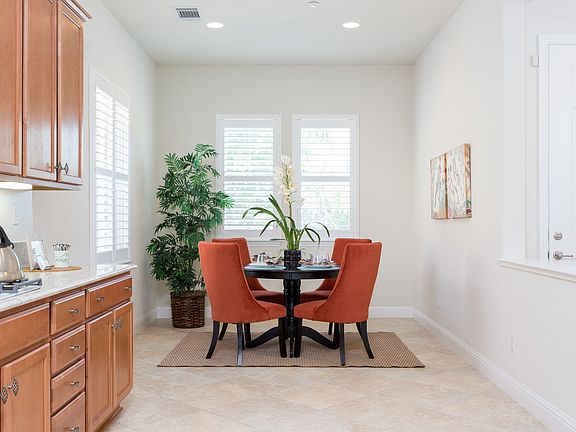 5th image of 2048 Arlington Dr