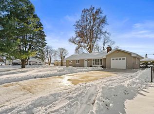 3321 Tucson Dr, Cedar Falls, IA 50613