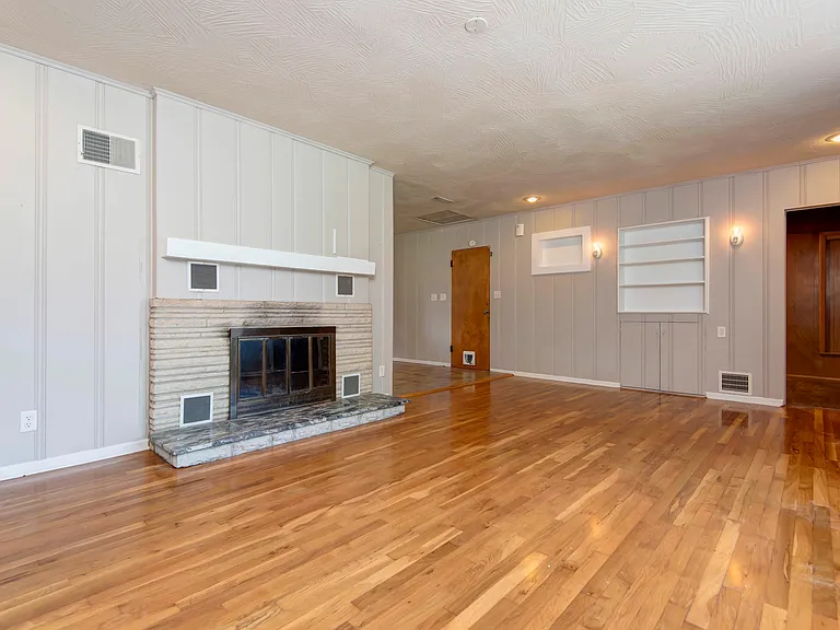 828 S Rogers Ave — Photo 5