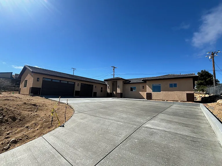 7760 Arrowhead Dr — Photo 1