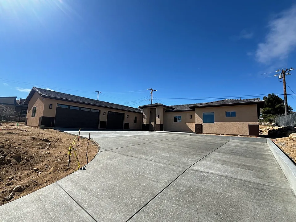 7760 Arrowhead Dr