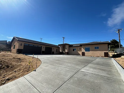 7760 Arrowhead Dr Photo 1