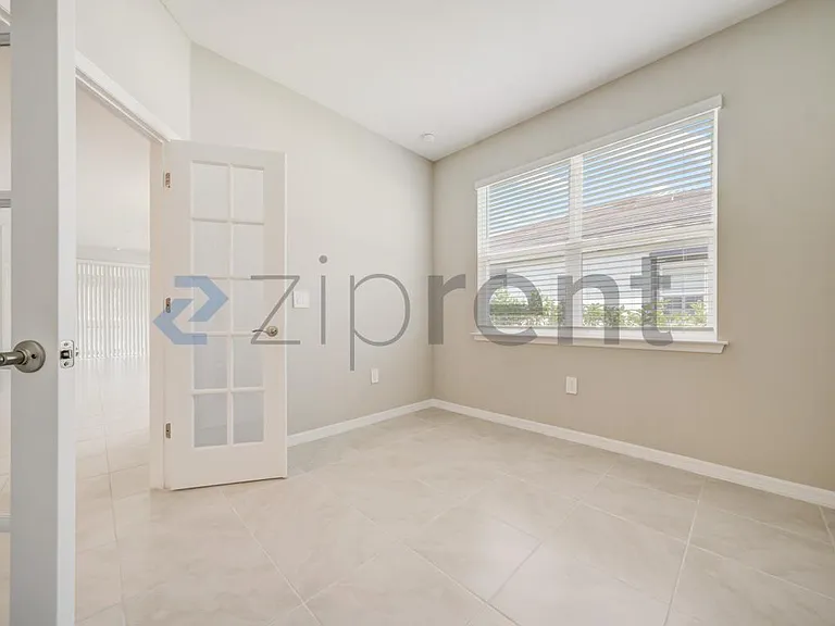 1126 S Town And River Dr — Photo 20