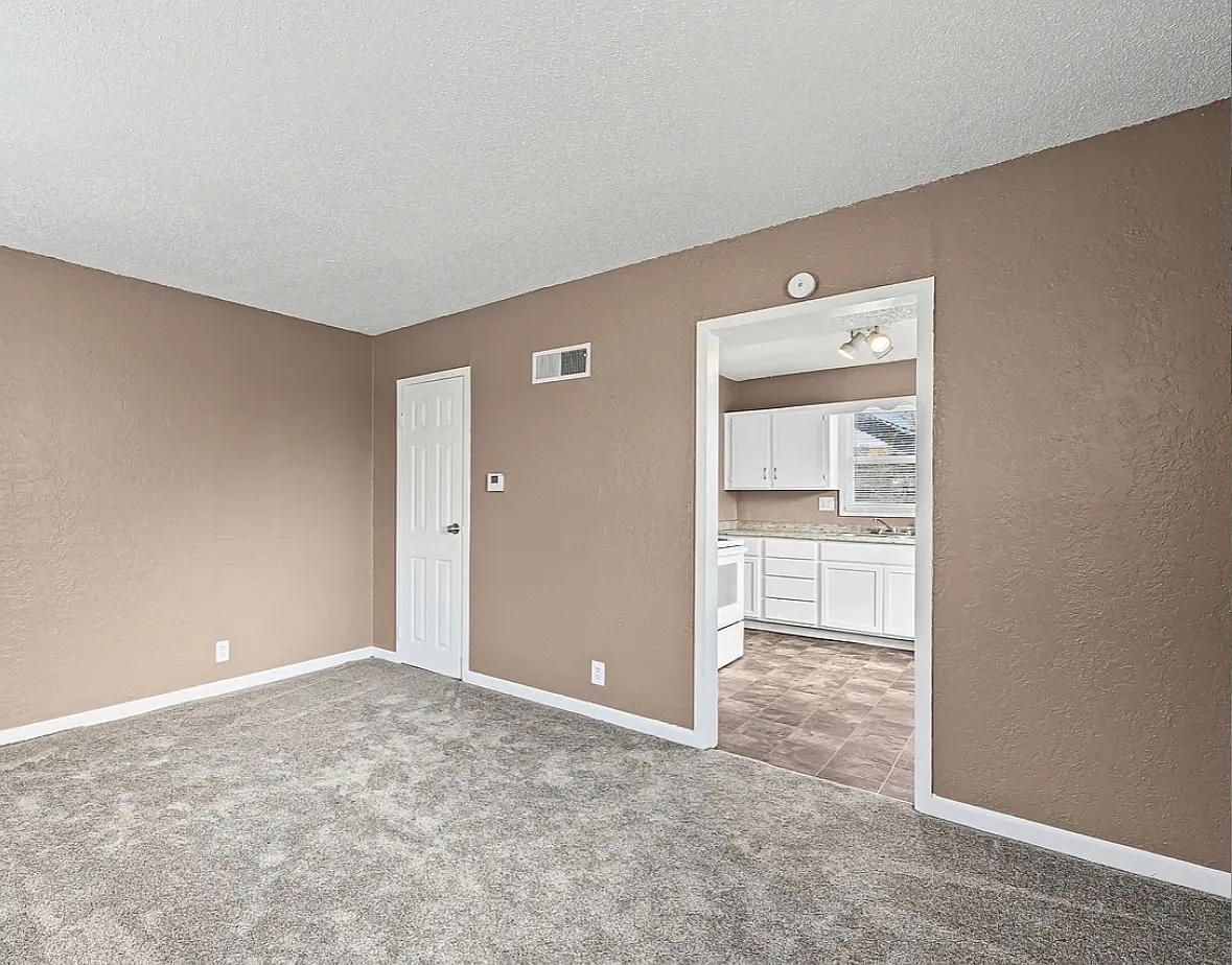 2 bed, 800 sqft, $1,225 — Photo 4