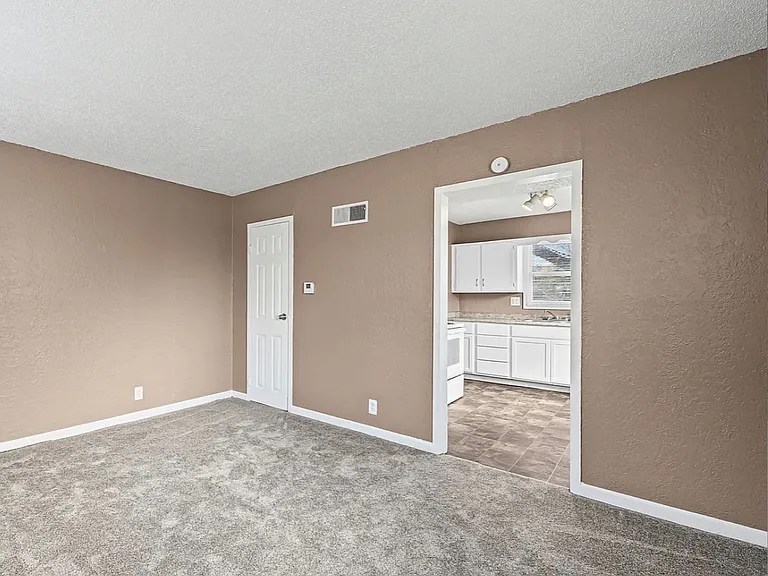 2118 Monroe Ave — Photo 4