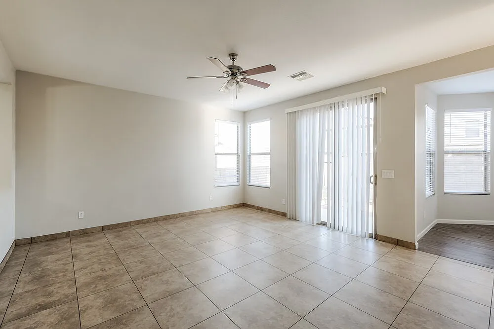 3 bed, 2.0 bath, 1900 sqft, $2,010 — Photo 4
