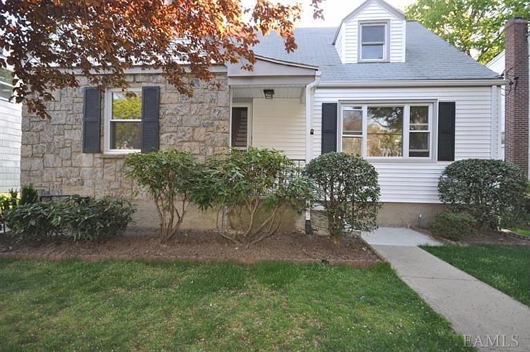 1st image of 210 N Barry Ave