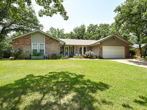 4th image of 1409 Leawood Dr