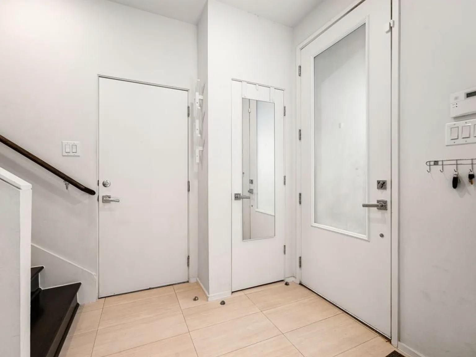 3 bed, 2500 sqft, $4,000 — Photo 1