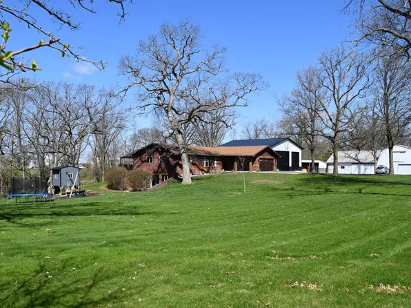 1684 Jonathan Creek Rd, Sullivan, IL 61951
