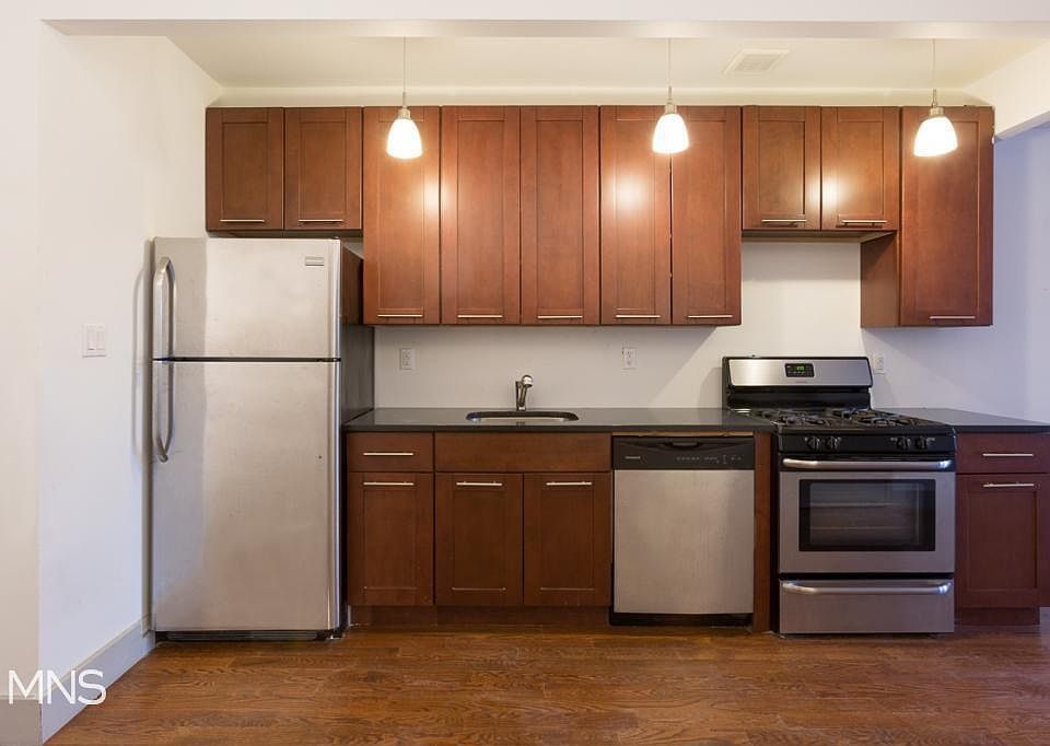 2nd image of 824 Dekalb Ave