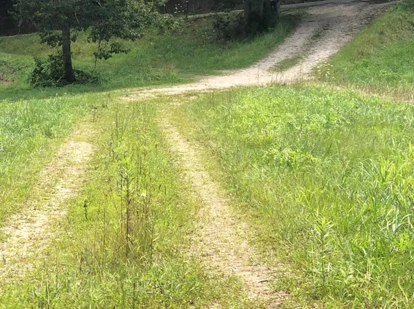 27 Champ Ln, Frenchburg, KY 40322