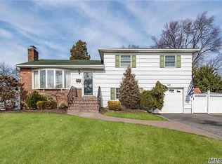 42 Hampton Blvd, Massapequa, NY 11758