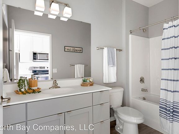 4th image of 821 6th Ave SE #410