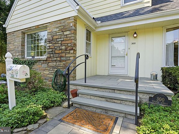3rd image of 300 Pingree Ave