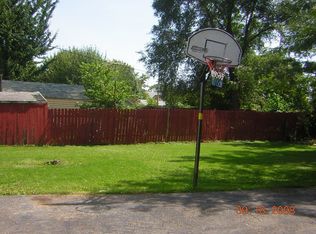 949 Front St, Aurora, IL 60505