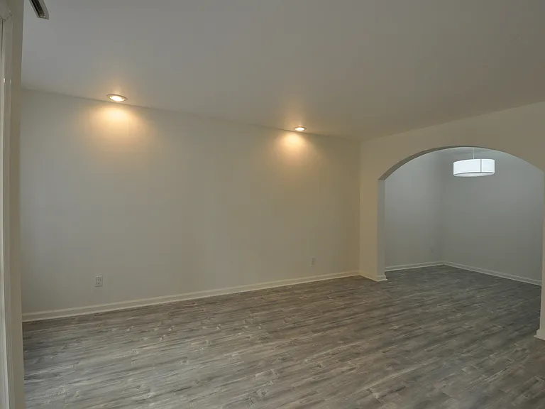 11035 Otsego St — Photo 20