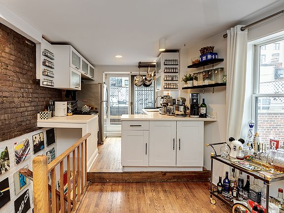 5th image of 34 E 38th St APT 5C