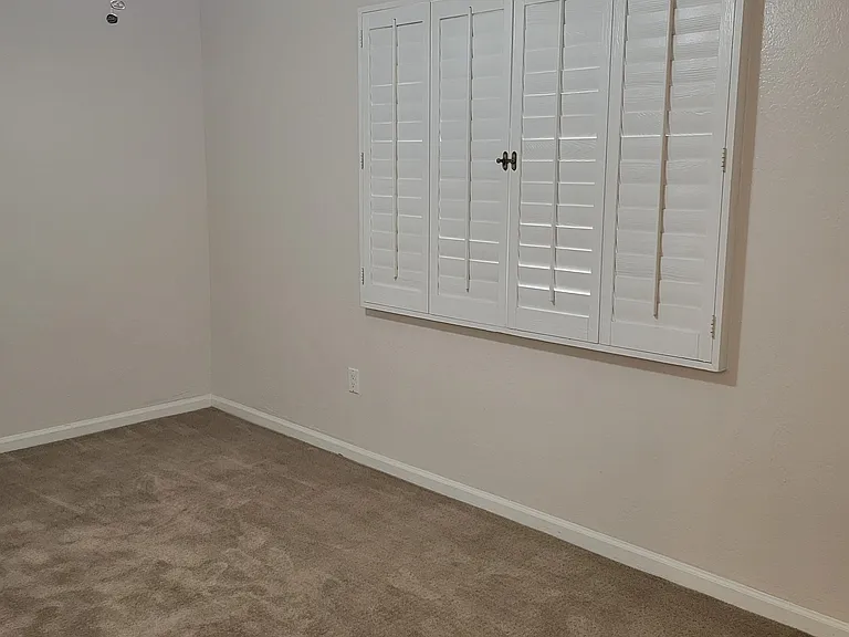 1642 E Carmen St — Photo 33