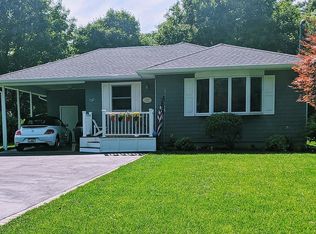 132 Pine St, East Moriches, NY 11940