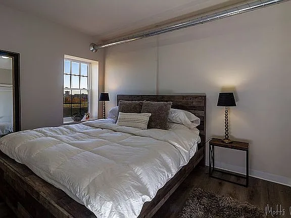 Elaine Lofts — Photo 8