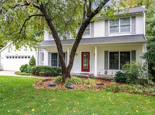 2243 Waterford Way NE, Grand Rapids, MI