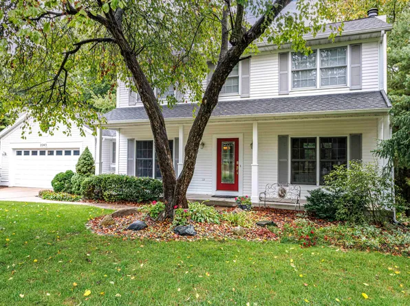 2243 Waterford Way NE, Grand Rapids, MI 49525