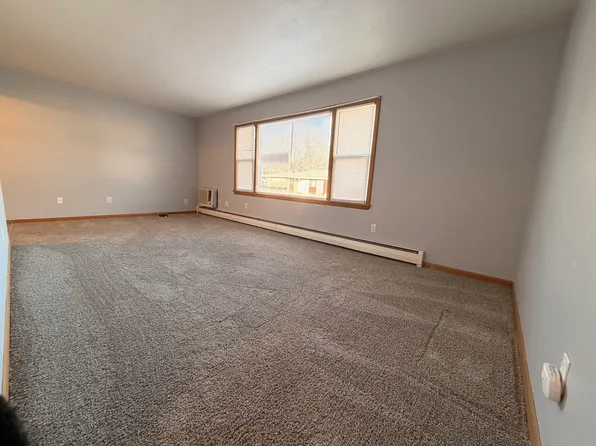 1720 Bristol Dr #2, Dubuque, IA 52001