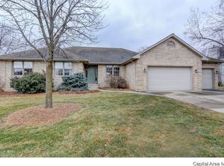 40 Woodland Trl, Rochester, IL 62563