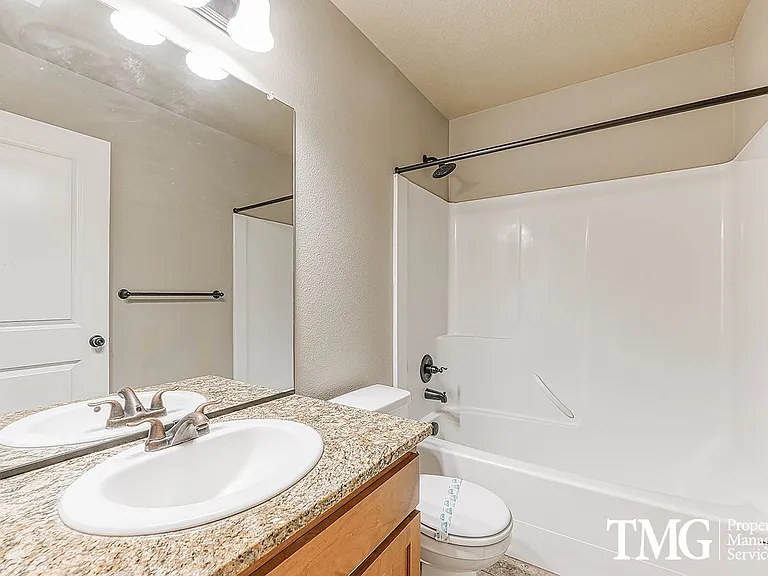 9807 NE 76th Way — Photo 18