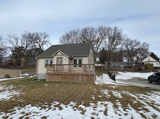 809 9th St, Wisner, NE 68791