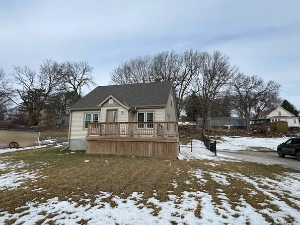 809 9th St, Wisner, NE 68791