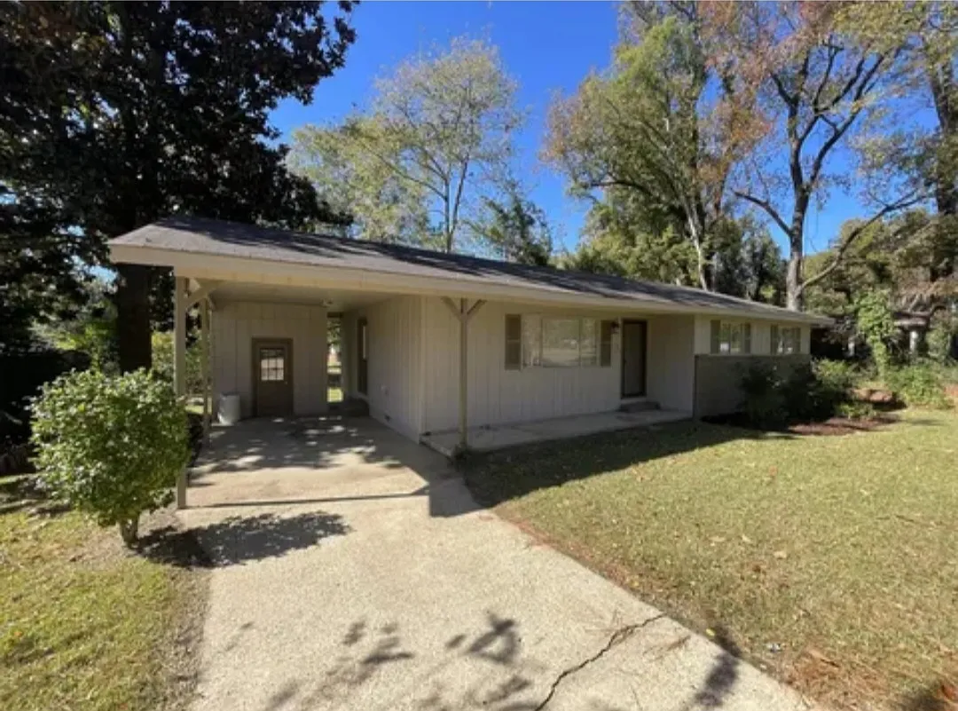 Building Photo - 205 Lawrence Dr