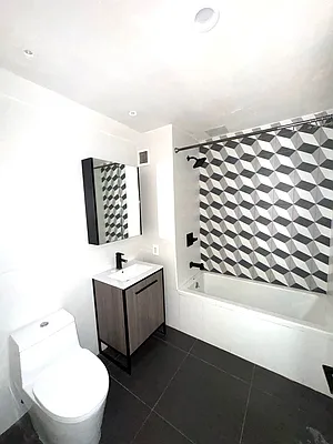 Bathroom, photo 1