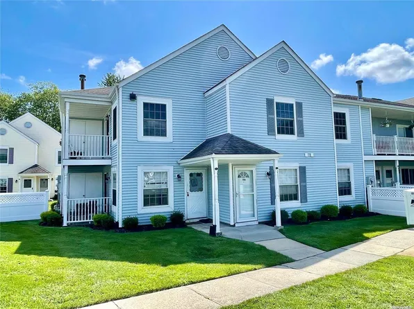 106 Fairview Circle #106, Middle Island, NY 11953