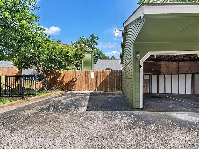 5703 W Gate Blvd #B — Photo 21