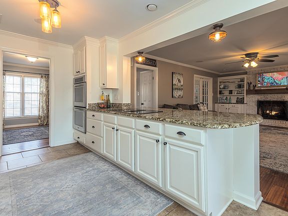 5th image of 8985 Latimer Dr