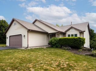 1037 Eton Ct, Hartland, WI 53029