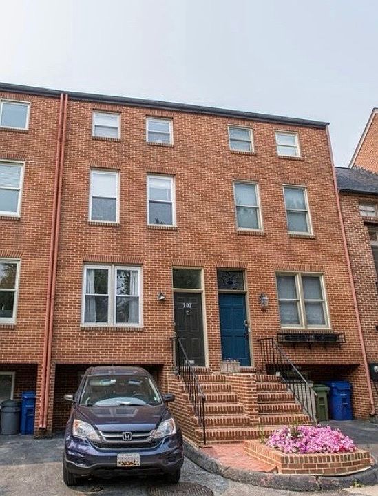 1st image of 107 W Hughes St