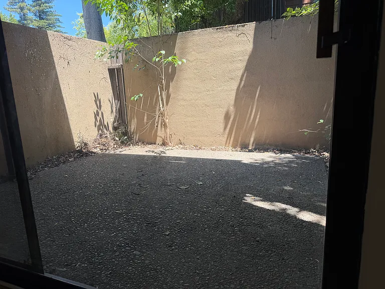 820 Woodside Ln E #6 — Photo 7