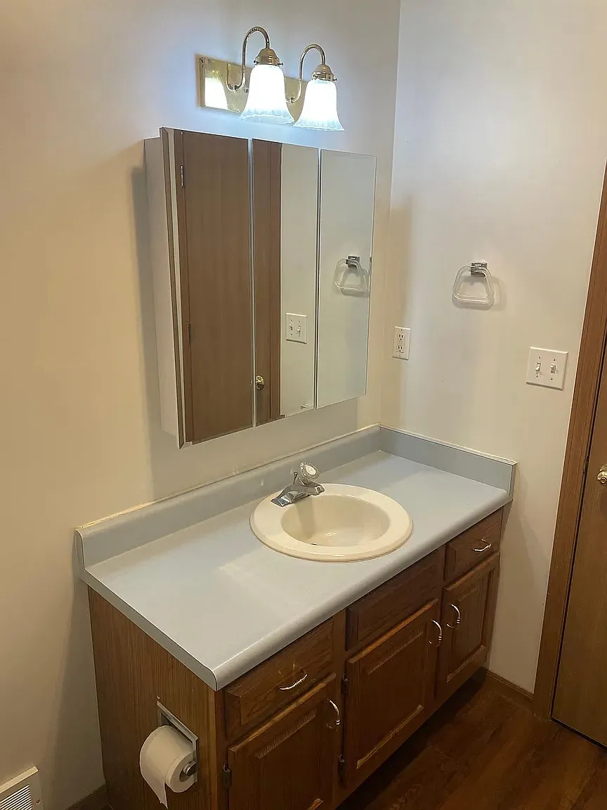 3 bed, 1212 sqft, $1,390 — Photo 3