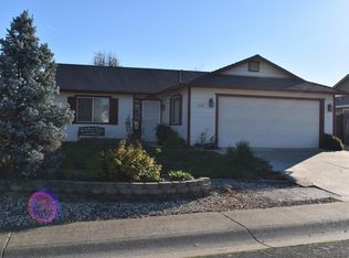 960 Montcrest Dr, Redding, CA 96003