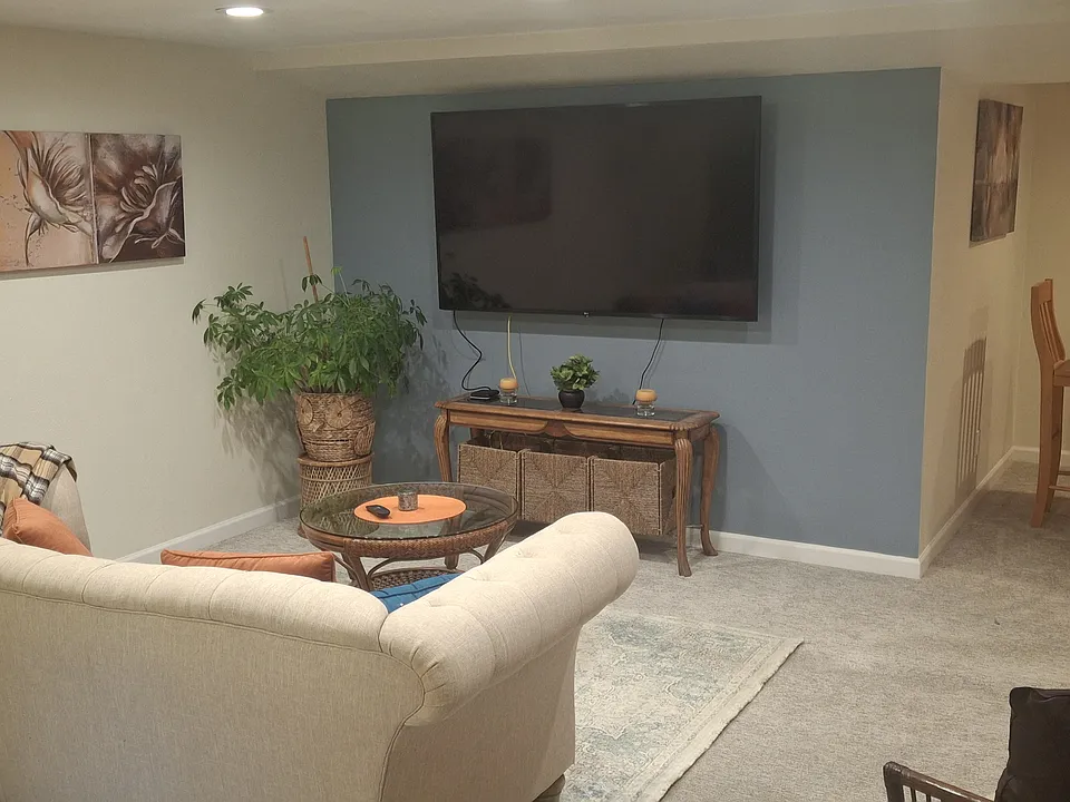 333 Gladstone Cir #BASEMENT