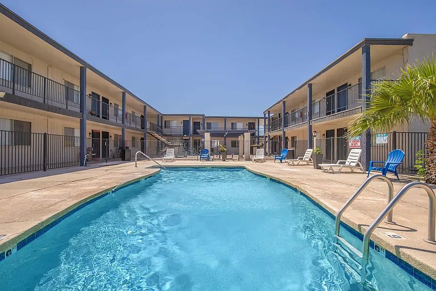 AMAZING POOL