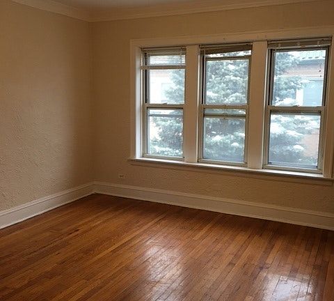 3rd image of 2019 N Lavergne Ave APT 1B