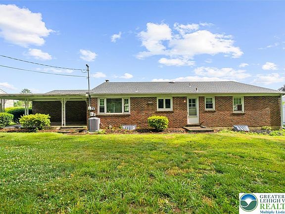 4th image of 243 Flagstone Dr