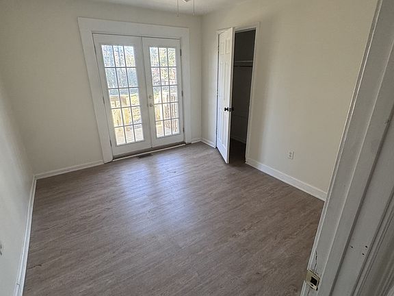 4th image of 215 Alabama Ave