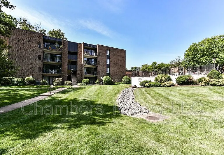 7802 Dassett Ct #T2 — Photo 21
