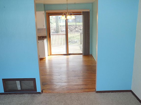 4th image of 124 Manley Ave