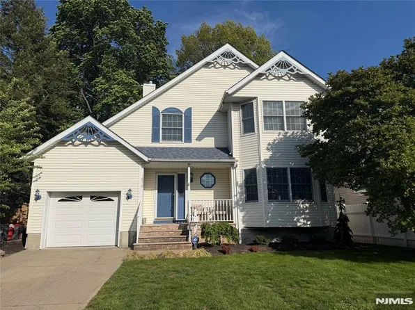 570 Oak Ave, Maywood, NJ 07607